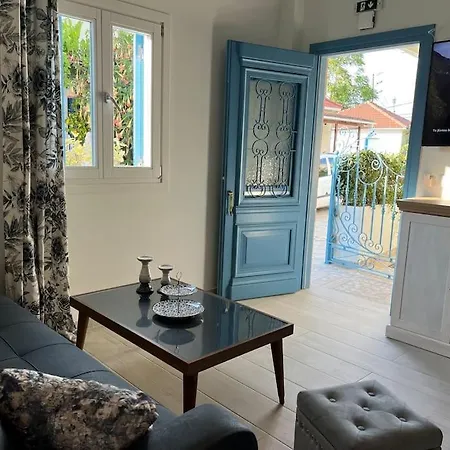 Reginas Studios & Apartments- Blue Flower Apartment * Fiskardo