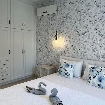 Casa Blue Flower - Bright & Breezy