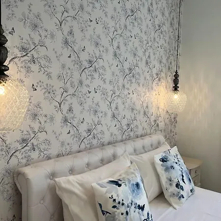 Reginas & Apartments- Blue Flower شقة فيسكاردو